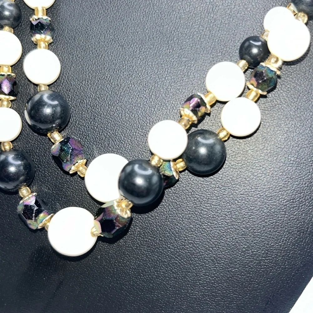 Vintage Japan MCM black white iridescent beaded necklace+ clip on earrings